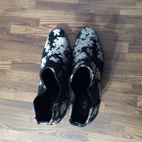 Floral Anne Klein Heeled Boots - Picture 5 of 8